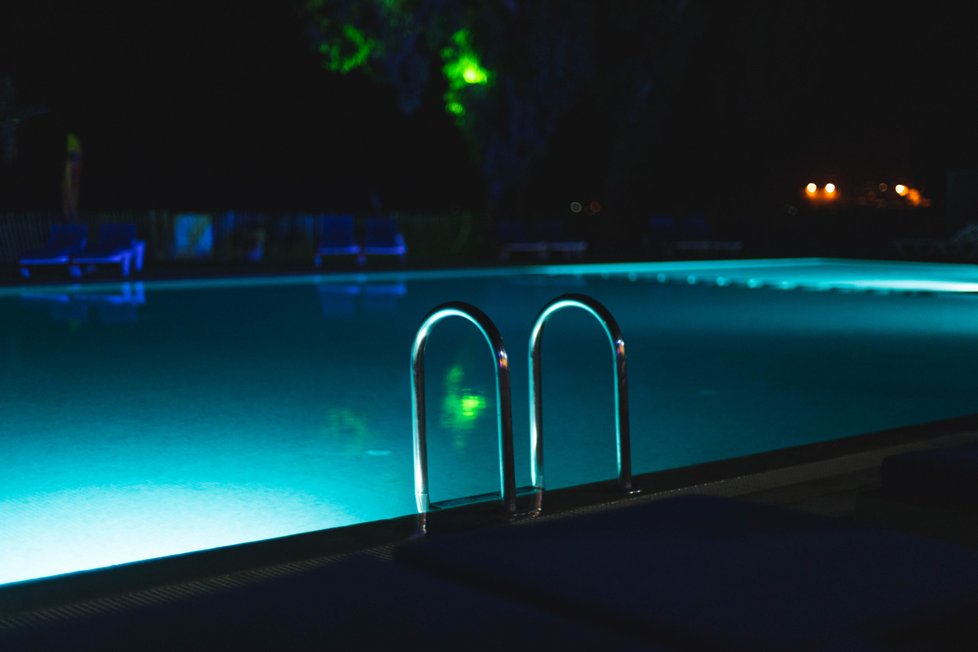 Beneficiile unui Proiector de Piscină și Cum să Îl Instalezi